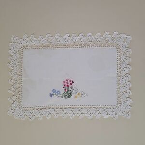 Vintage Embroidered Crochet Edged Doily Table Vanity Dresser Linen